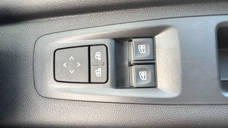 Renault Master Mwb Diesel Fwd MM35 Blue dCi 130 Advance Medium Roof Van